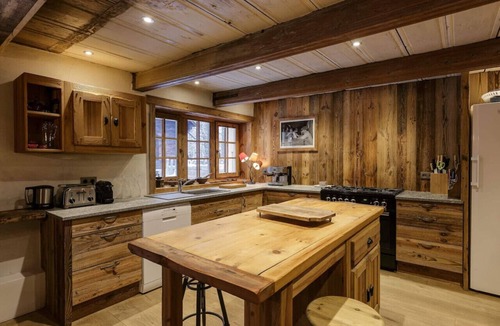 Le Lavancher Ski Chalet | Chalet 400sqm | 1803 renovated Farm | Sauna |8Pool