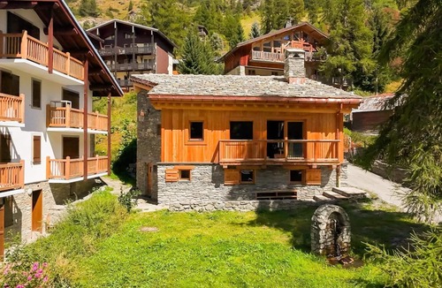 Les Brevieres Ski Chalet | Chalet, 50m from resort center, view mountain, terrace, fireplace or stove, tv, ski locker, 130m²