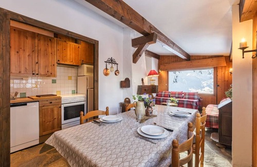 Montroc Ski Chalet | Chalet 7pax | Nature | Le Planet | 5mn Argentière