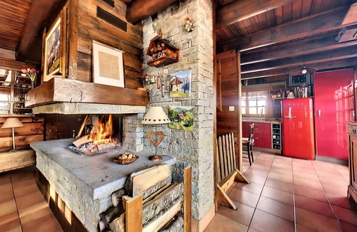Villarembert Ski Chalet | Chalet for 10 with fireplace and sauna