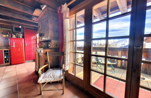 Villarembert Ski Chalet | Chalet for 10 with fireplace and sauna
