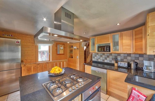 Chamonix City Centre Ski Chalet | Chalet Heidi Spacious 5 Bedroom Alpine Chalet Near Chamonix Sud and Aiguille du Midi