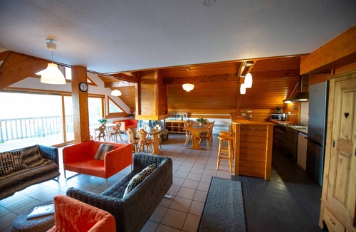 Oz-en-Oisans Ski Chalet | Chalet in Oz3300 ski resort. Jacuzzi in option, to 25 pers (with 5 exra beds)