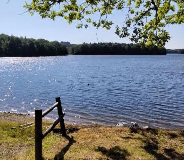 Neuvic Other | chalet les pieds dans l'eau