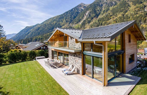 Chamonix-Mont-Blanc Ski Chalet | Chalet Montana - a self catered chalet that sleeps 12 guests in 5 bedrooms