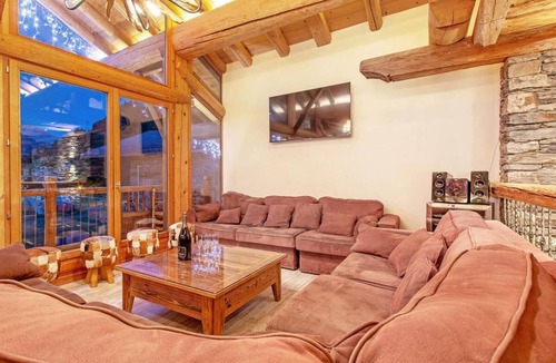 Villaroger Ski Chalet | Chalet, wifi, 200m from shops, sauna, balcony, fireplace or stove, parking, tv, ski locker, 200m²