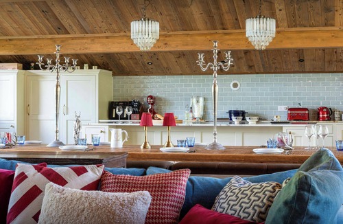 Seez Ski Chalet | Chalet Wonderland - Amazing chalet for 13 with summer pool - OVO Network