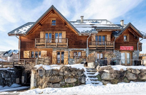 Albiez-le-Vieux Ski Chalet | Chalet Zénith at the foot of the ski slopes, facing the Aiguilles mountains