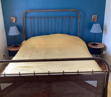 Bourdeilles Bed & Breakfast | Chambre au cœur du village de Bourdeilles