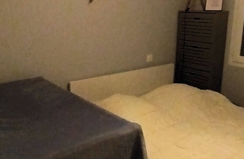 Arvert House | Chambre Avec lit 2 Personnes, Lit, Chaise Haute et Baignoire Bébé Fournis