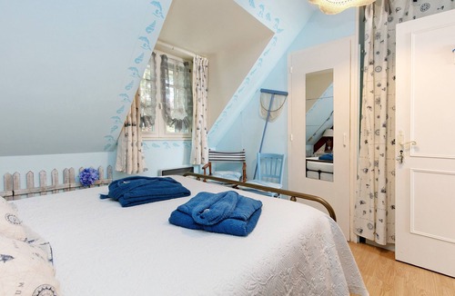 Saint-Lyphard Bed & Breakfast | Chambre Bleue Océane B&B – Upstairs Room with Shared Terrace, Garden, and Wi-Fi