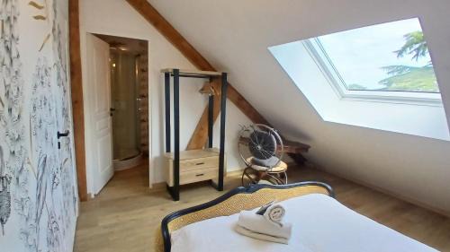 Chartres Bed & Breakfast | Chambre calme avec vue sur le jardin, idéale pour une pause nature proche du centre de Chartres
