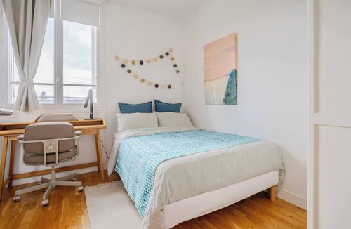 Richebourg - Saint-Clement Bed & Breakfast | Chambre chez Cécile - Arty & Elegant room - Private bathroom - Central location