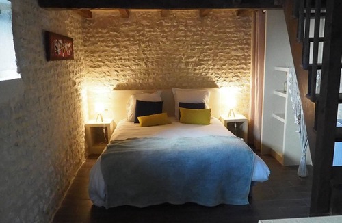 Montils House | Chambre D'hôtes : Grande Champagne - 4/5 Pers Piscine, Ludothèque, Retro Gaming