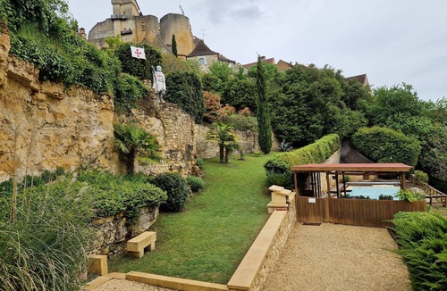 Castelnaud-la-Chapelle Villa | CHAMBRE D'HÖTE AT THE FOOT OF THE CHATEAU SLIDING-SCALE RATES PLUS 2 NIGHTS WEEKEND INCLUDED