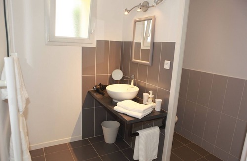 Saint-Seurin-de-Cadourne Bed & Breakfast | Chambres d'hôtes "Au clocher"
