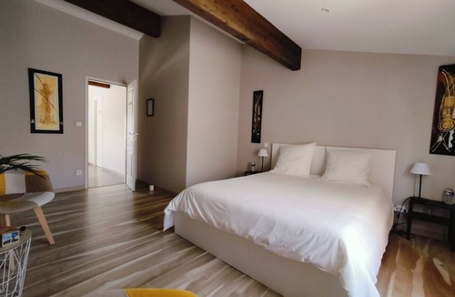 Saint-Seurin-de-Cadourne Bed & Breakfast | Chambres d'hôtes "Au clocher"