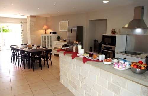 Saint-Seurin-de-Cadourne Bed & Breakfast | Chambres d'hôtes "Au clocher"