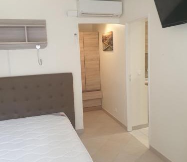 La Celle-sous-Gouzon House | chambres d'hotes villa soleil
