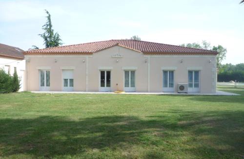La Celle-sous-Gouzon House | chambres d'hotes villa soleil