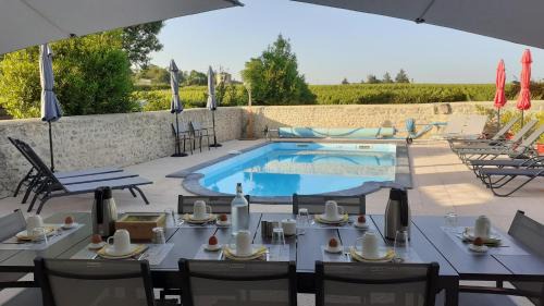 Saint-Seurin-de-Cadourne Bed & Breakfast | Chambres d'hôtes Au Clocher