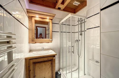 Chamonix City Centre Apartment | Chamonix: Appart. standing 6 pers, 3 ch, parking, centre-ville - FR-1-507-35