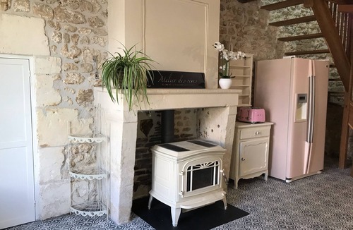 Saint-Simon-de-Pellouaille House | Charentaise 8 Personnes Avec Piscine à 25 Minutes de L'océan