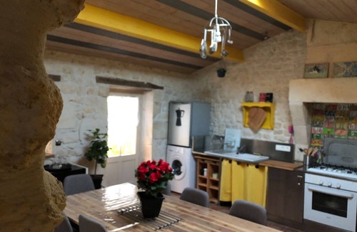 Gemozac House | CHARENTAISE HOUSE 85 M2 with enclosed garden