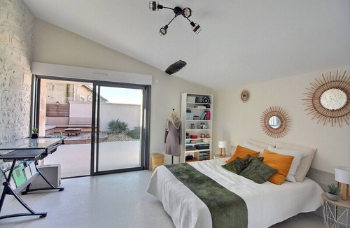 Colombiers Villa | Charentaise with an industrial look