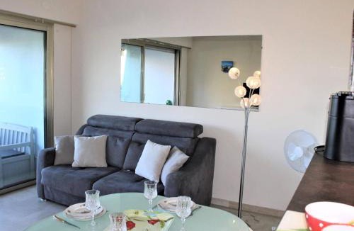 Villeneuve Loubet Beach Apartment | Charmant 2P en bord de mer, 4 couchages, marina, proche gare et centre, parking vélos et scooters - FR-1-252A-9