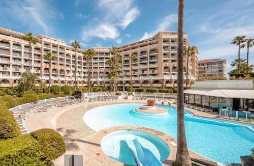 Cannes La Bocca Apartment | Charmant appartement au cœur de Cannes, proche Palais et Croisette, piscine et mer à 1 min