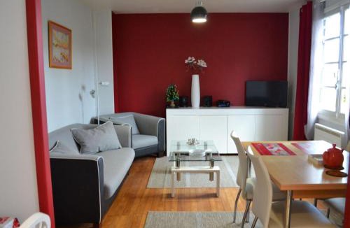 Barbezieux-Saint-Hilaire Apartment | Charmant appartement avec terrasse et jardin, idéal pour 4 personnes, à Barbezieux - FR-1-653-196
