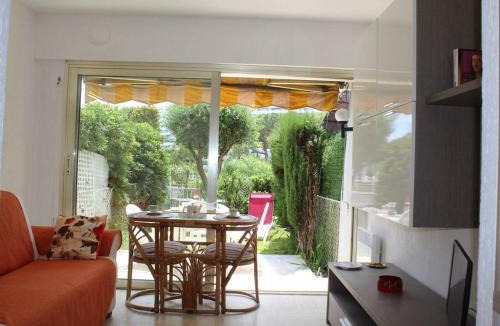 Villeneuve Loubet Beach Apartment | Charmant studio en RDJ, terrasse, jardin, proche mer et commerces, plein sud, 2 couchages - FR-1-252A-49