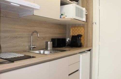 Villeneuve Loubet Beach Apartment | Charmant studio en RDJ, terrasse, jardin, proche mer et commerces, plein sud, 2 couchages - FR-1-252A-49