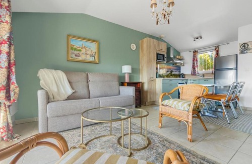 Cogolin Apartment | Charmant T2 - Piscine, Parking & Terrasse