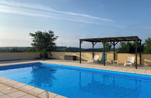 Chatenet Cottage | Charmante Maison de Campagne Paisible Avec Vues Magnifiques et Belle Piscine