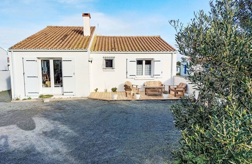 L'Epine House | Charme de la Grande Bosse by Interhome