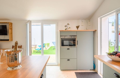 L'Epine House | Charme de Port Morin by Interhome