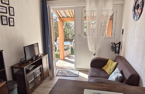 Pignans House | Charming air-conditioned gite for 2 people, pets welcome, quiet location