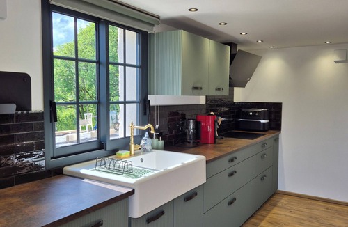 Gignac Apartment | CHARMING, AIR-CONDITIONED VACATION RENTAL IN THE HEART OF A LUSH GREEN SETTING