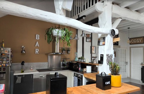 Uzan House | Charming Air-Conditioned House –Pyrenees Views, Tennis & Large Garden (Sleeps 8)