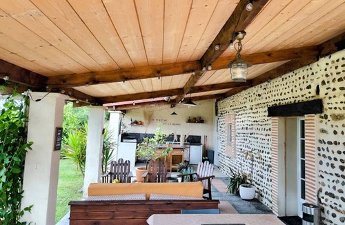 Uzan House | Charming Air-Conditioned House –Pyrenees Views, Tennis & Large Garden (Sleeps 8)
