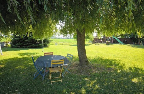 Uzan House | Charming Air-Conditioned House –Pyrenees Views, Tennis & Large Garden (Sleeps 8)