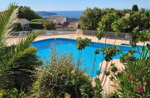 La Croix-Valmer Apartment | charming apartment - view of the Cavalaire bay
