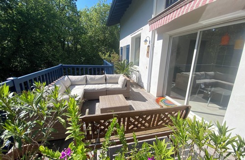 Saint-Jean-de-Luz Villa | Charming Basque villa (270m²): 4 bedrooms in a green setting 10' from the beaches