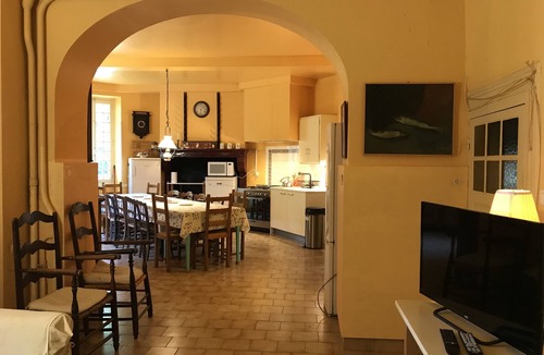 Laurede Apartment | Charming castle for 6–14 people, 40€ per night per person, minimum 6-day stay.