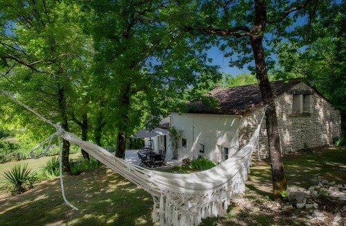 Pons House | Charming Cottage in Fargues (Prayssac/Montcuq) — Private Pool & Spa, Vineyard View