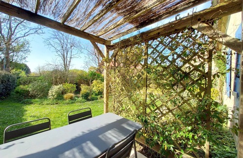Civrac-de-Blaye Cottage | Charming Cottage for 2–4 Guests, in a Park with Swimming Pool