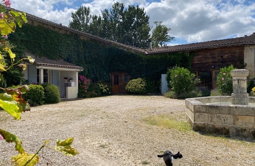 Civrac-de-Blaye Cottage | Charming Cottage for 2–4 Guests, in a Park with Swimming Pool