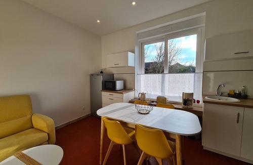 La Vernelle Cottage | Charming Cottage Near Beauval Zoo & Loire Castles - Private Courtyard & Bike Access